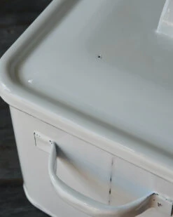 Wit Emaille Brood Trommel Met Oren En Deksel, IB Laursen 10 Wit Emaille Brood Trommel Met Oren En Deksel, IB Laursen -Woondecoratie wit emaille brood trommel met oren en deksel ib laursen 2