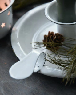 Wit Emaille Kandelaar Met Oor, IB Laursen -Woondecoratie wit emaille kandelaar met oor ib laursen 3