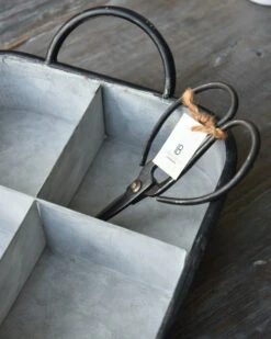 Zinken Vakkenbak Met Zwarte Accenten, IB Laursen -Woondecoratie zinken vakkenbak met zwarte accenten ib laursen 2