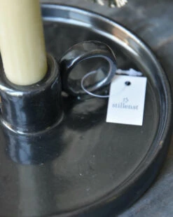 Zwarte Aardewerk Kandelaar Met Oor, IB Laursen 16 Zwarte Aardewerk Kandelaar Met Oor, IB Laursen -Woondecoratie zwarte aardewerk kandelaar met oor ib laursen 6