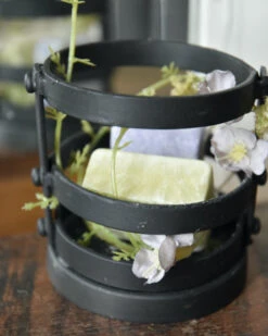 Zwarte Metalen Houder Met Amber Blokjes Lavendel En Jasmijn -Woondecoratie zwarte metalen houder met amber blokjes lavendel en jasmijn 6